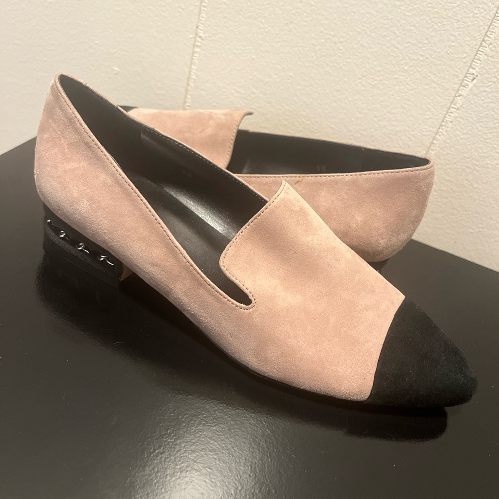 VANELi Felicity Cap Toe Shoe Suede Grosgrain and chain heel Loafers
Tan/Black 6